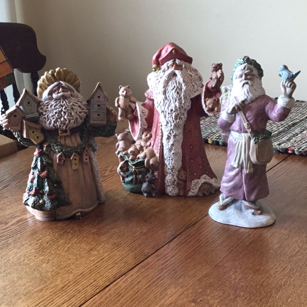 Vintage hand painted ceramic Santa’s lot, great condition